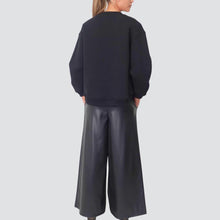 Carica l'immagine nel visualizzatore di Gallery, Vicolo pantalone ecopelle gamba ampia con cintura Art TF1979

