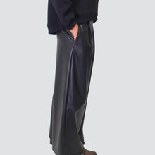 Carica l'immagine nel visualizzatore di Gallery, Vicolo pantalone ecopelle gamba ampia con cintura Art TF1979
