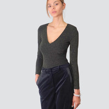 Carica l'immagine nel visualizzatore di Gallery, Vicolo body lurex oro scollo V con spallini Art UR0121
