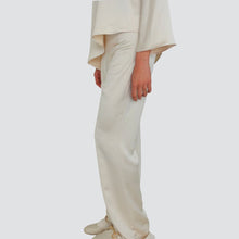 Carica l'immagine nel visualizzatore di Gallery, Tensione in pantalone satin palazzo Art 38255
