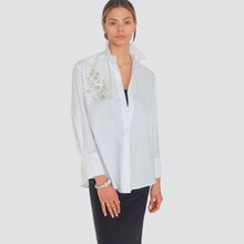 Carica l'immagine nel visualizzatore di Gallery, Tensione in camicia over con applicazione 97% cotone Art 26C1675
