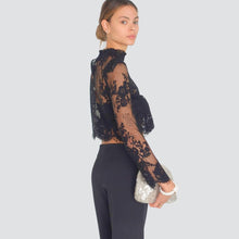 Carica l'immagine nel visualizzatore di Gallery, Tensione in blusa pizzo collo cratere Art W25TC48
