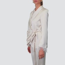 Carica l'immagine nel visualizzatore di Gallery, Tensione in blazer satin con fiocco Art 38261
