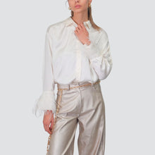 Carica l'immagine nel visualizzatore di Gallery, Tensione in camicia over satin con piume 100% viscosa Art W25CC31
