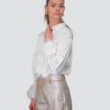 Carica l'immagine nel visualizzatore di Gallery, Tensione in camicia over satin con piume 100% viscosa Art W25CC31
