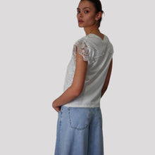 Carica l'immagine nel visualizzatore di Gallery, Tensione in t-shirt inserti pizzo 100% cotone Art 38548
