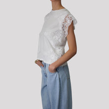 Carica l'immagine nel visualizzatore di Gallery, Tensione in t-shirt inserti pizzo 100% cotone Art 38548
