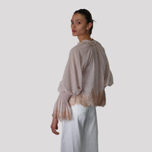 Carica l'immagine nel visualizzatore di Gallery, Tensione in camicia over fondo pizzo scollo V 100% cotone Art S26C181
