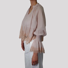 Carica l'immagine nel visualizzatore di Gallery, Tensione in camicia over fondo pizzo scollo V 100% cotone Art S26C181
