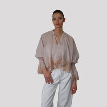 Carica l'immagine nel visualizzatore di Gallery, Tensione in camicia over fondo pizzo scollo V 100% cotone Art S26C181
