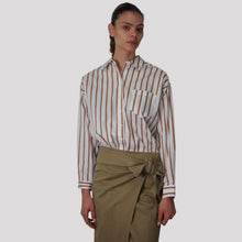 Carica l'immagine nel visualizzatore di Gallery, Tensione in camicia over rigata con taschina 100% cotone Art S26C304
