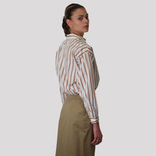 Carica l'immagine nel visualizzatore di Gallery, Tensione in camicia over rigata con taschina 100% cotone Art S26C304
