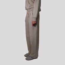 Carica l'immagine nel visualizzatore di Gallery, Tensione in pantalone felpa garzato baloon elastico vita 65% cotone Art 26P3707 ( felpa Art 26m3693 )
