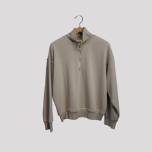 Carica l'immagine nel visualizzatore di Gallery, Tensione in felpa over garzata  con zip  spalla scesa 65% cotone Art 26M3693 ( pantalone Art 26P3707 )
