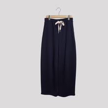Carica l'immagine nel visualizzatore di Gallery, Tensione in pantalone felpa garzato baloon elastico vita 65% cotone Art 26P3707 ( felpa Art 26m3693 )
