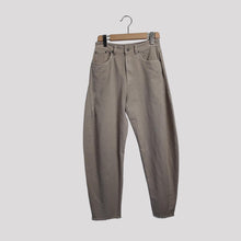 Carica l'immagine nel visualizzatore di Gallery, Tensione in pantalone baloon 100% cotone Art S26P287
