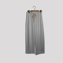 Carica l'immagine nel visualizzatore di Gallery, Tensione in pantalone felpa garzato baloon elastico vita 65% cotone Art 26P3707 ( felpa Art 26m3693 )
