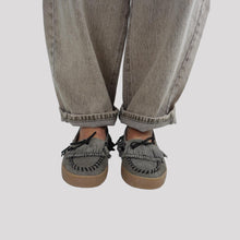 Carica l'immagine nel visualizzatore di Gallery, Divine Follie mocassino MUD dakota con frangia camoscio Aty PANT/03
