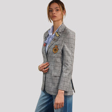 Carica l'immagine nel visualizzatore di Gallery, Tensione in giacca con patch e spille 33% viscosa Art J689
