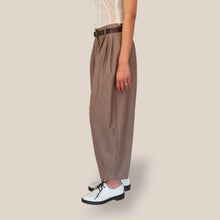 Carica l'immagine nel visualizzatore di Gallery, Vicolo pantalone barrel con pinces 19% viscosa Art TAB0837
