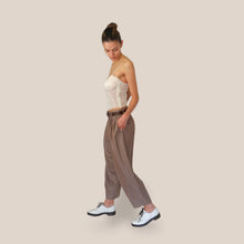 Carica l'immagine nel visualizzatore di Gallery, Vicolo pantalone barrel con pinces 19% viscosa Art TAB0837
