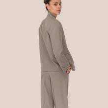 Carica l'immagine nel visualizzatore di Gallery, Vicolo blazer gessato foderato allacciatura collo Art TAB0887 ( pantalone Art TAB0972 )
