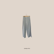 Carica l'immagine nel visualizzatore di Gallery, Vicolo pantalone garzato baloon elastico vita 95% viscosa Art TAB0921
