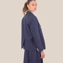 Carica l'immagine nel visualizzatore di Gallery, Vicolo blazer doppio petto blu gessato bottone oro 38% viscosa Art TAB1109 ( pantalone Art TAB1112 )
