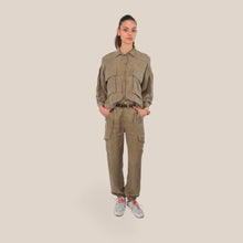 Carica l'immagine nel visualizzatore di Gallery, Vicolo pantalone cargo elastico retro polsino fondo con cintura borchie 1005 lyocell Art TAB0125 ( camicia Art TAB0122 )
