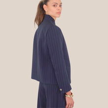 Carica l'immagine nel visualizzatore di Gallery, Vicolo blazer allacciatura alta gessato colore blu 34% viscosa Art TAB1107 ( pantalone Art TAB1112 )
