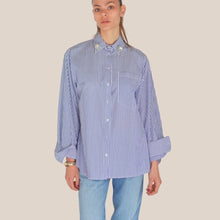 Carica l'immagine nel visualizzatore di Gallery, Vicolo camicia over rigata con applicazione colletto 100% cotone Art TD1224
