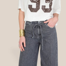Carica l'immagine nel visualizzatore di Gallery, Vicolo jeans Jimena con cinturina 100% cotone Art DAB5057
