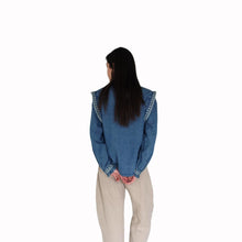 Carica l'immagine nel visualizzatore di Gallery, Tensione in camicia denim con aletta e ricami 82% cotone Art 38350
