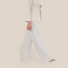 Carica l'immagine nel visualizzatore di Gallery, Dixie pantalone palazzo fluido colore neve Art P845A112 ( blazer J845A019 )
