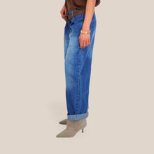 Carica l'immagine nel visualizzatore di Gallery, Dixie jeans barrel pinces con cintura e risvoltino 100% cotone Art P773A155
