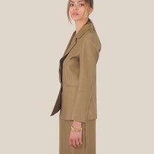 Carica l'immagine nel visualizzatore di Gallery, Dixie blazer doppio petto color fango 53% viscosa Art J041A035 ( pantalone Art P041A153 )
