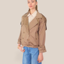 Carica l'immagine nel visualizzatore di Gallery, Haveone trench corto con spallone elastici retro 98% cotone Art KVS-Q053
