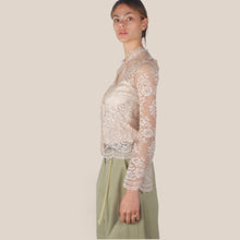 Carica l'immagine nel visualizzatore di Gallery, Haveone camicia pizzo con alamari Art CMA-Q160
