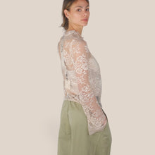 Carica l'immagine nel visualizzatore di Gallery, Haveone camicia pizzo con alamari Art CMA-Q160

