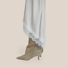 Carica l'immagine nel visualizzatore di Gallery, Haveone gonna con pizzo fondo asimmetrico Art GVS-Q069
