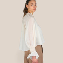 Carica l'immagine nel visualizzatore di Gallery, Philia Loft camicia scollo V 97% viscosa Art V02A0743

