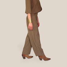 Carica l'immagine nel visualizzatore di Gallery, Tensione in pantalone barrel casha Art 26P4184 ( giacca 26B4185 )
