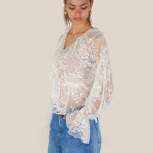 Carica l'immagine nel visualizzatore di Gallery, Vicolo blusa pizzo scollo V con rouches 38% viscosa Art TAB1376
