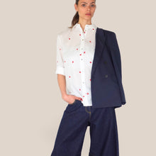 Carica l'immagine nel visualizzatore di Gallery, Dixie camicia over ricamo cuoricini100% cotone Art C212A122
