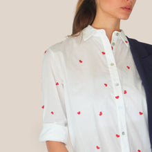 Carica l'immagine nel visualizzatore di Gallery, Dixie camicia over ricamo cuoricini100% cotone Art C212A122
