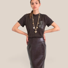 Carica l'immagine nel visualizzatore di Gallery, Tensione in t-shirt over taschino ecopelle stampa 100% cotone Art S26M833
