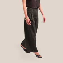 Carica l'immagine nel visualizzatore di Gallery, Tensione in pantalone palazzo cioccolato pinces 100% cotone Art  NV1108
