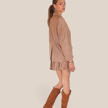 Carica l'immagine nel visualizzatore di Gallery, Vicolo blazer over doppio petto 23% lyocell 22% viscosa Art TAB1492 ( minigonna TAB1491 )

