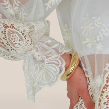 Carica l'immagine nel visualizzatore di Gallery, Vicolo blusa over inserti pizzo e ricami Art TAB1433
