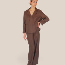 Carica l'immagine nel visualizzatore di Gallery, Haveone blazer over doppio petto cioccolato 53% viscosa Art JVI-Q085 ( pantalone Art PVI-Q230 )
